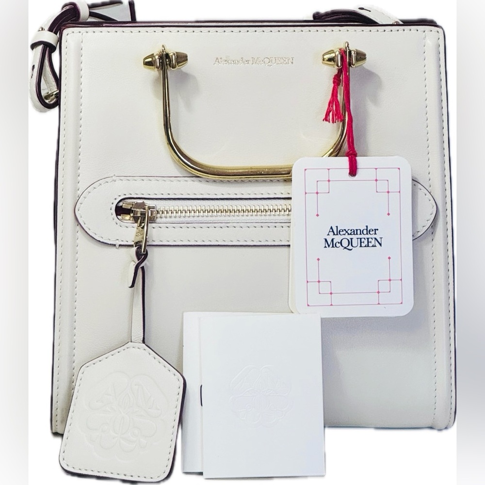 Alexander McQueen
The Short Story Handle Bag